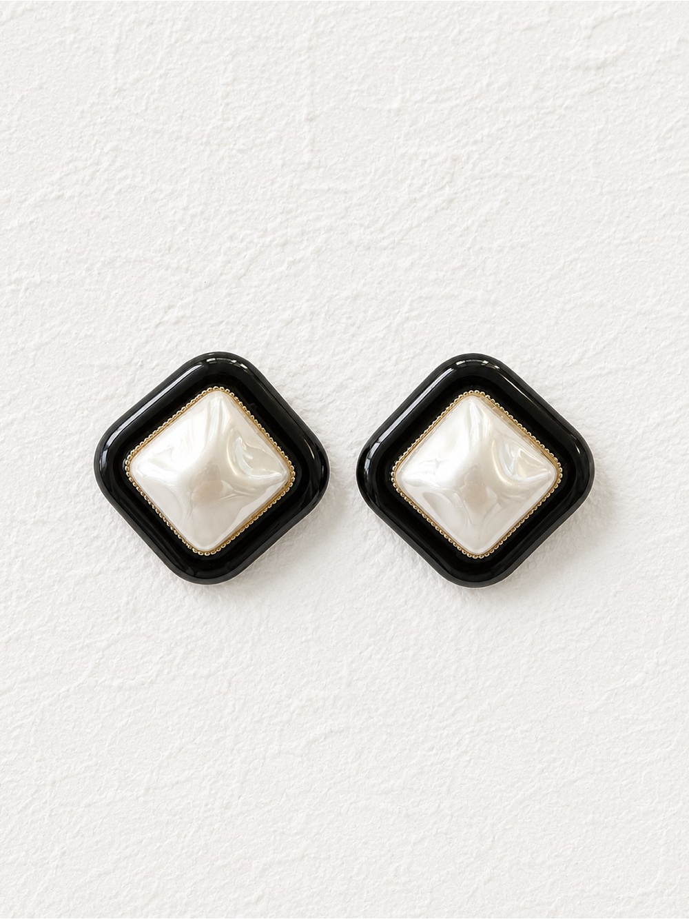 🇨🇦Canada Day Blowout Sale! Classic Black and Pearl Square Earrings